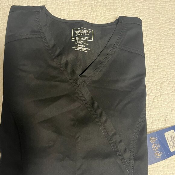 Cherokee Workwear Scrub Top - Picture 5 of 5